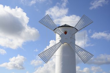 Deniz feneri - fırıldak gökyüzü - Swinoujscie
