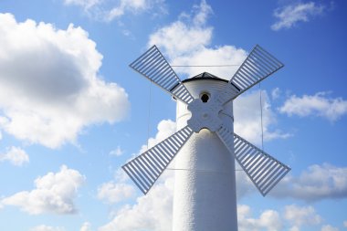 Deniz feneri - fırıldak gökyüzü - Swinoujscie