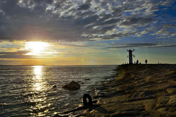 Romántico atardecer sobre el mar — Foto de Stock