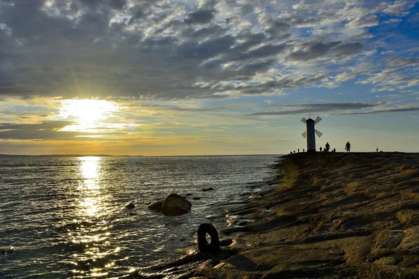 Pôr do sol romântico sobre o mar — Fotografia de Stock