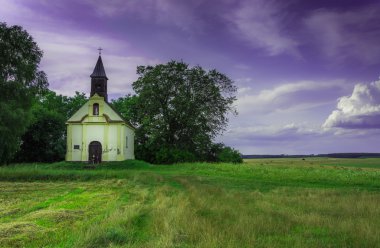 Güzel bir küçük kilise alanında