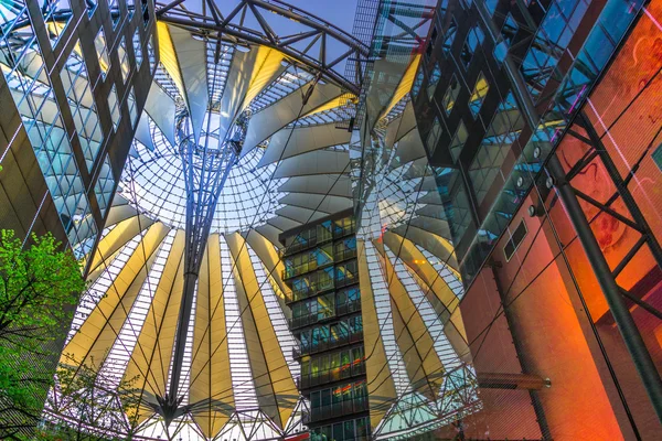 BERLIM, ALEMANHA O Sony Center em Potsdamer Platz — Fotografia de Stock