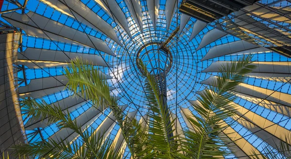 BERLIM, ALEMANHA O Sony Center em Potsdamer Platz — Fotografia de Stock