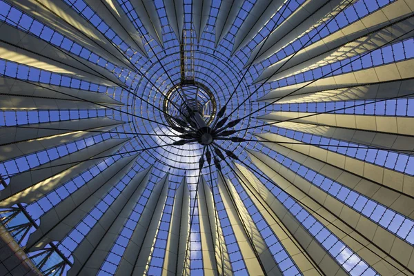 BERLIM, ALEMANHA O Sony Center em Potsdamer Platz — Fotografia de Stock