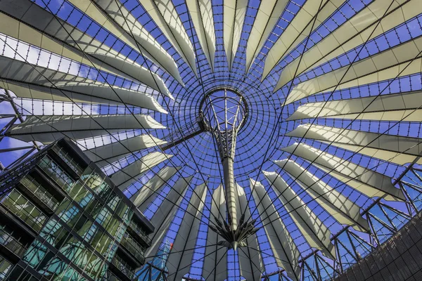 Berlin, Niemcy 01 maja 2015 Sony Center na Potsdamer Platz, — Zdjęcie stockowe