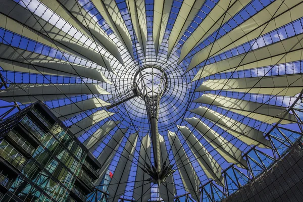 Berlin, Niemcy 01 maja 2015 Sony Center na Potsdamer Platz, — Zdjęcie stockowe