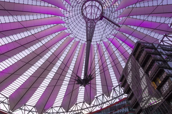 Berlin, Niemcy 01 maja 2015 Sony Center na Potsdamer Platz, — Zdjęcie stockowe