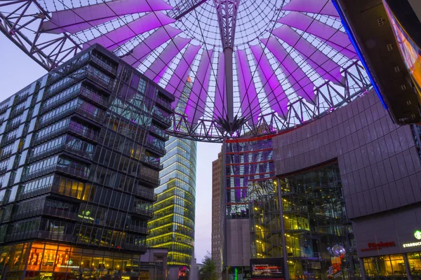 Berlin, Niemcy 01 maja 2015 Sony Center na Potsdamer Platz, — Zdjęcie stockowe