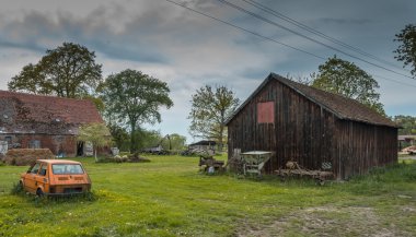Fakir bir köy eski küçük araba