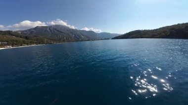 Türkiye 'nin güneybatısındaki Turkuaz Körfezi' nin Midday View ve Kum Yarımadası 'ndaki İdeniz Sahil Gölü