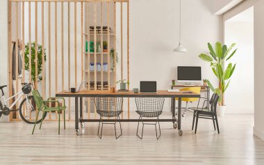 Modern ve dekoratif ofis tarzı ahşap uzun masa, siyah metal sandalye, bilgisayar ve dizüstü bilgisayar tarzı..