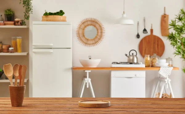 Cerca Mesa Madera Decorativo Estilo Fondo Cocina Frigorífico Lavavajillas Cocina — Foto de Stock