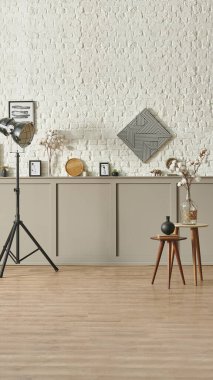 Mobilya koltuğu ile dekoratif modern ev tarzı, kahverengi ve beyaz tuğlalı duvar dekoru poster tarzı. Dikey içiçe.