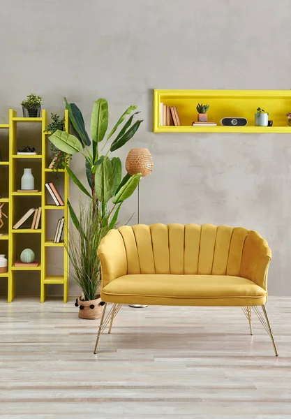 Muebles Decorativos Sofá Amarillo Habitación Pared Piedra Gris Nicho Amarillo — Foto de Stock