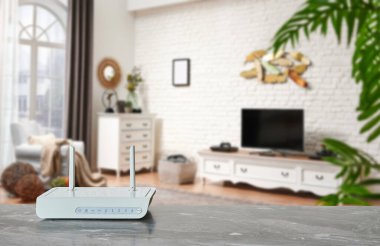 Modem ve yönlendirici kutusu masa tarzına yakın dekoratif oturma odası mavi konsept arka planı.