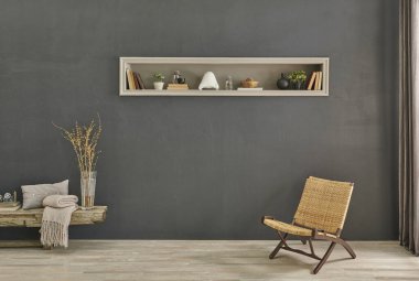 Dekoratif gri taş duvar ve arka planda sandalye ve ahşap bank tarzı.