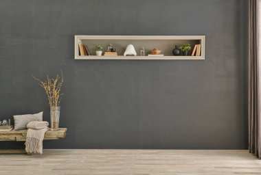 Dekoratif gri taş duvar ve arka planda sandalye ve ahşap bank tarzı.