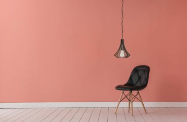 Çerçeveli lamba duvarı ve sandalye konsepti, iç oda.