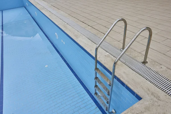 Chromium Stairs Empty Pool — Stock Photo, Image