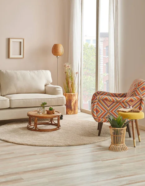 Kanepe koltuğu ve ahşap lamba çerçeve dekorasyonlu modern oturma odası konsepti.