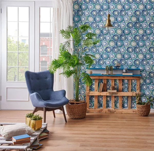 Design Maison Moderne Avec Papier Peint Bleu Fauteuil Vase Vert — Photo