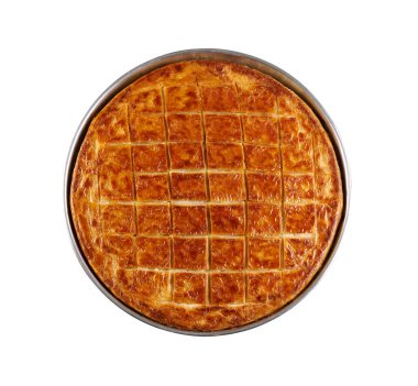 Yuvarlak tepside mükemmel pişmiş, altın çıtır çıtır, nefis ev yapımı lezzetli turta. Aile toplantıları, geleneksel yemekler veya otantik hamur işi sergilenen yemek fotoğrafçılığı için mükemmel..