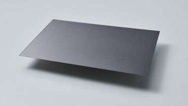 Metalik yüzey levhalarının görüntüsünü fırçalanmış ve mat bitkileriyle kapatın, mimari, imalat ve ürün tasarım uygulamaları için modern malzeme tasarımı ve endüstriyel dokular sergileniyor. İzole edilmiş beyaz arkaplan.