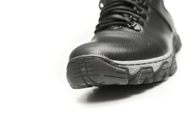 Ayak için bir örtü, tipik olarak deriden yapılmış, sağlam bir tabanı var ve ayak bileğinin üstüne ulaşmıyor.