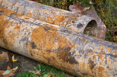 Su şebekesi için gerekli olan boru, tank, donanım ve diğer cihazlar.