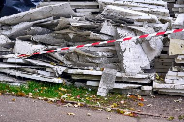 Artık var olmayan ya da onarılamayan bir şeye çok fazla zarar verme eylemi ya da süreci