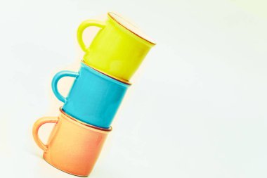 Rahatlamak, dinlenmek ya da gücünü toplamak için işi ya da hareketi bırak.