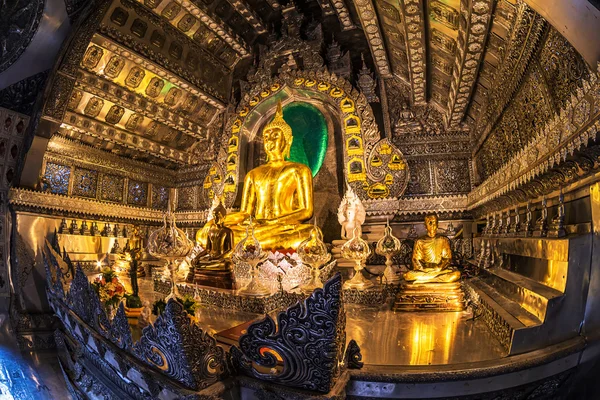 Estatua principal de Buda en Silver Ubosotha . — Foto de Stock