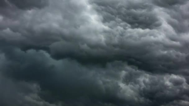 Movimento nuvens cinzas . — Vídeo de Stock