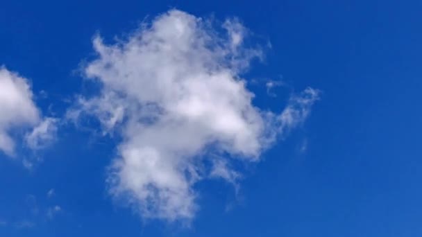 時間経過ビデオ4K 美しい移動雲と青空の背景 雲の映像 — ストック動画