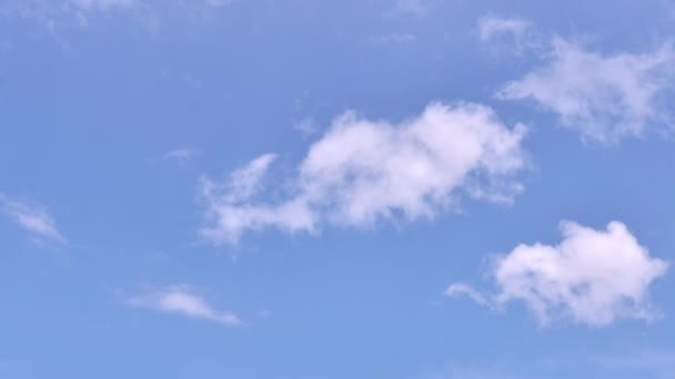 Lapso Tempo Belos Movimentos Nuvens Brancas Fundo Céu Azul Imagens — Vídeo de Stock