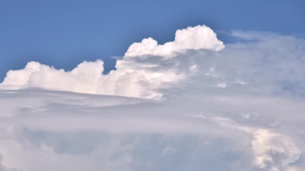 Time Lapse Όμορφες Κινήσεις Άσπρα Σύννεφα Στο Μπλε Φόντο Του — Αρχείο Βίντεο