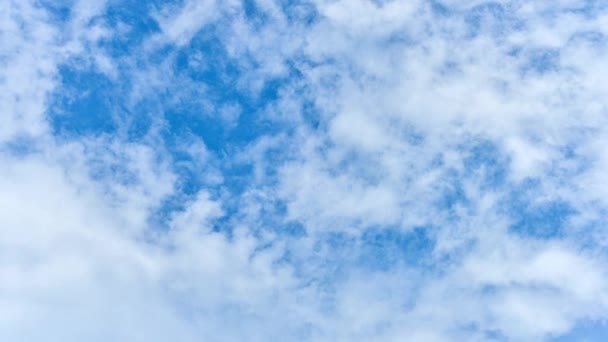 Lapso Tempo Belos Movimentos Nuvens Brancas Fundo Céu Azul Imagens — Vídeo de Stock