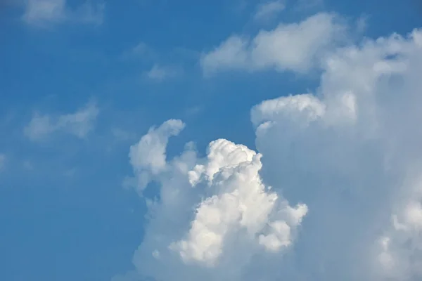 Indah Cumulus Awan Terhadap Langit Biru Siang Hari Cumulus Adalah — Stok Foto