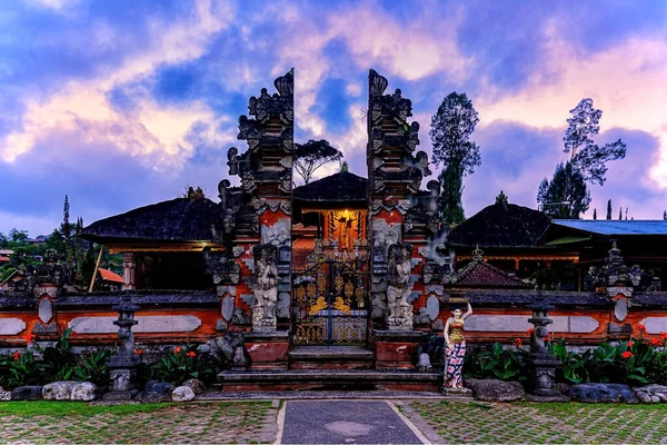 Pura Ulun Danu Beratan Nebo Pura Bratan Hinduistický Chrám Jezeře — Stock fotografie