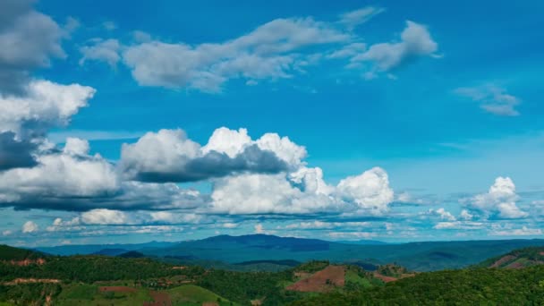 Zaman Atlaması Dağların Tepesindeki Güzel Gökyüzü Hareket Bulutları Mae Tho — Stok video