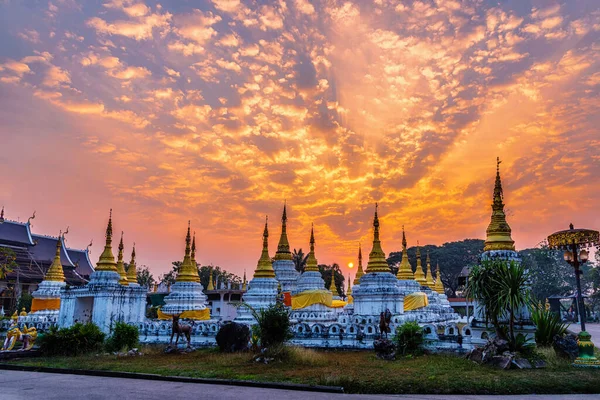Ват Пхра Чеди Сао Буддийский Искушение Провинции Лампанг Таиланд — стоковое фото