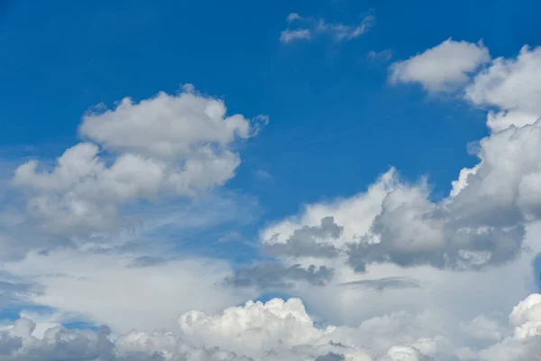 Indah Cumulus Awan Terhadap Langit Biru Siang Hari Cumulus Adalah — Stok Foto