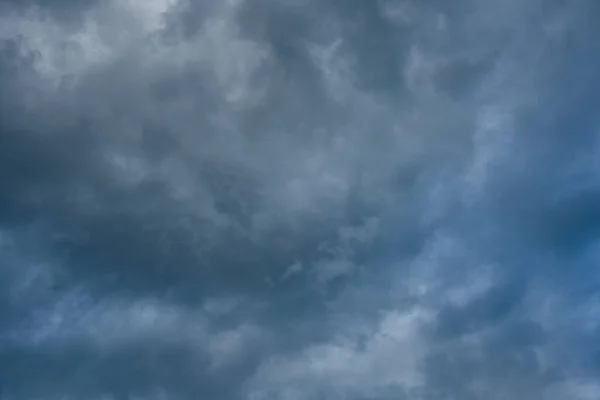 Nuages Bouffis Roulants Gris Blancs Flottant Dans Ciel Concept Tempête — Photo