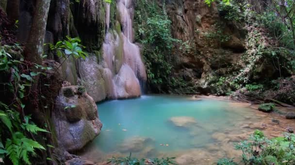 Водоспад Ван Тонг Розташований Буатонг Вотерфолл Національний Парк Чет Чан — стокове відео