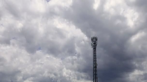 Lapso Tempo Cinza Branco Rolando Nuvens Inchadas Flutuando Céu Com — Vídeo de Stock