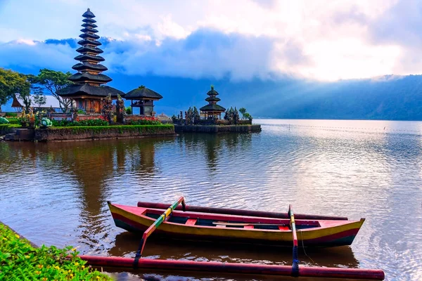 Pura Ulun Danu Beratan Nebo Pura Bratan Hinduistický Chrám Jezeře — Stock fotografie