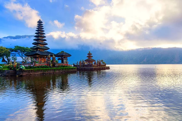 Pura Ulun Danu Beratan Nebo Pura Bratan Hinduistický Chrám Jezeře — Stock fotografie