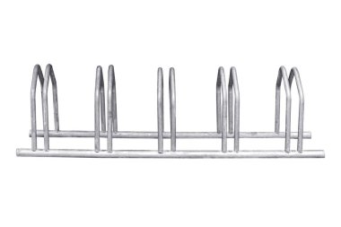 Bisiklet parkı, kesme yolu ile beyaz zemin üzerinde izole edilmiş çelikten yapılmış..