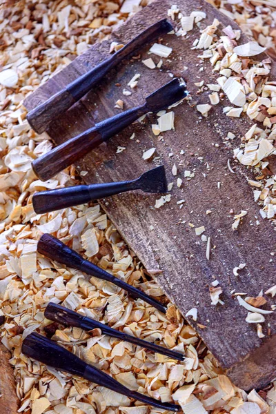 Holzschnitzwerkzeuge Unordentlich Angeordnet Holzschnitzerei Thailand — Stockfoto