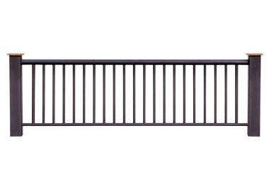 Kırpma yolu olan çelik korkuluklar beyaz arkaplanda izole edildi.